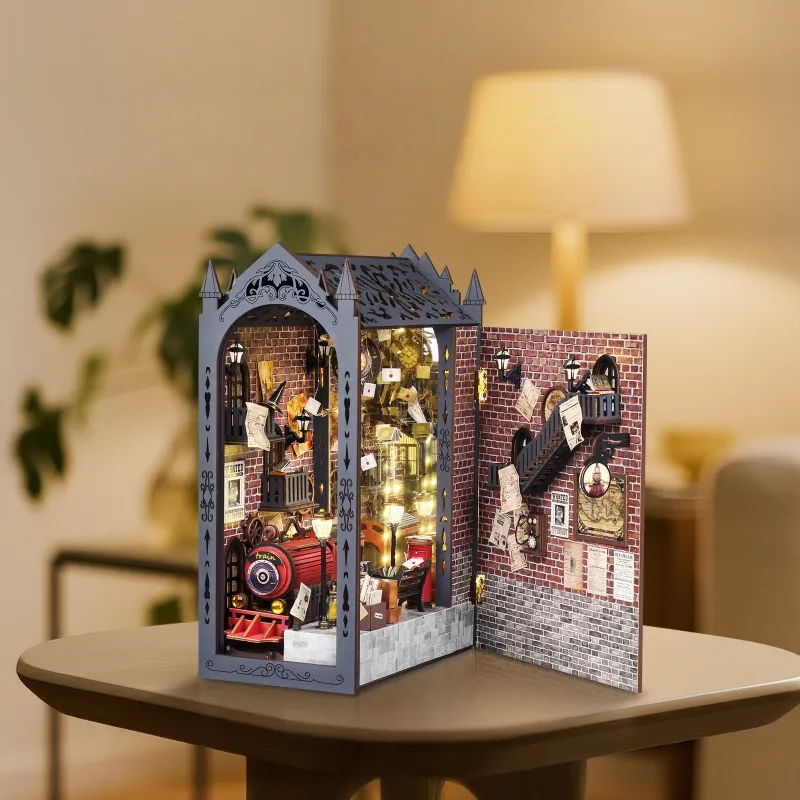 Book Nook - Fantasy Train Platform - Image 6