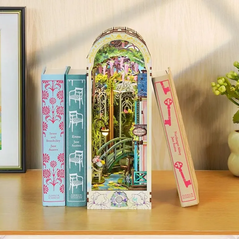Book Nook - Giverny Garden - Image 4