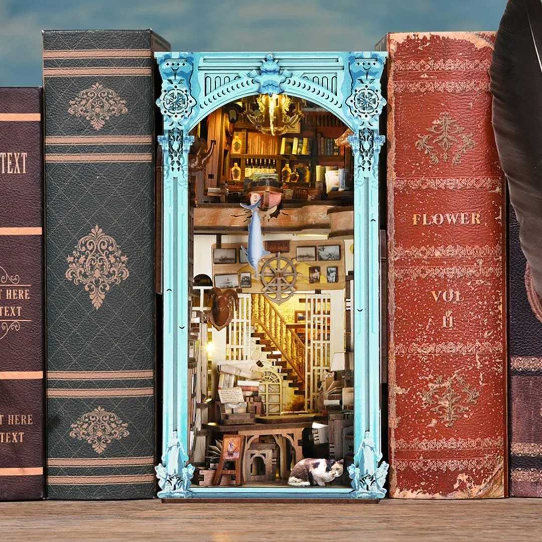 Book Nook - Hemingway House - Image 10
