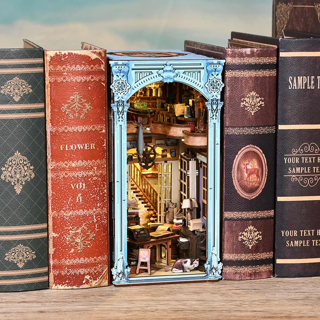 Book Nook - Hemingway House - Image 4